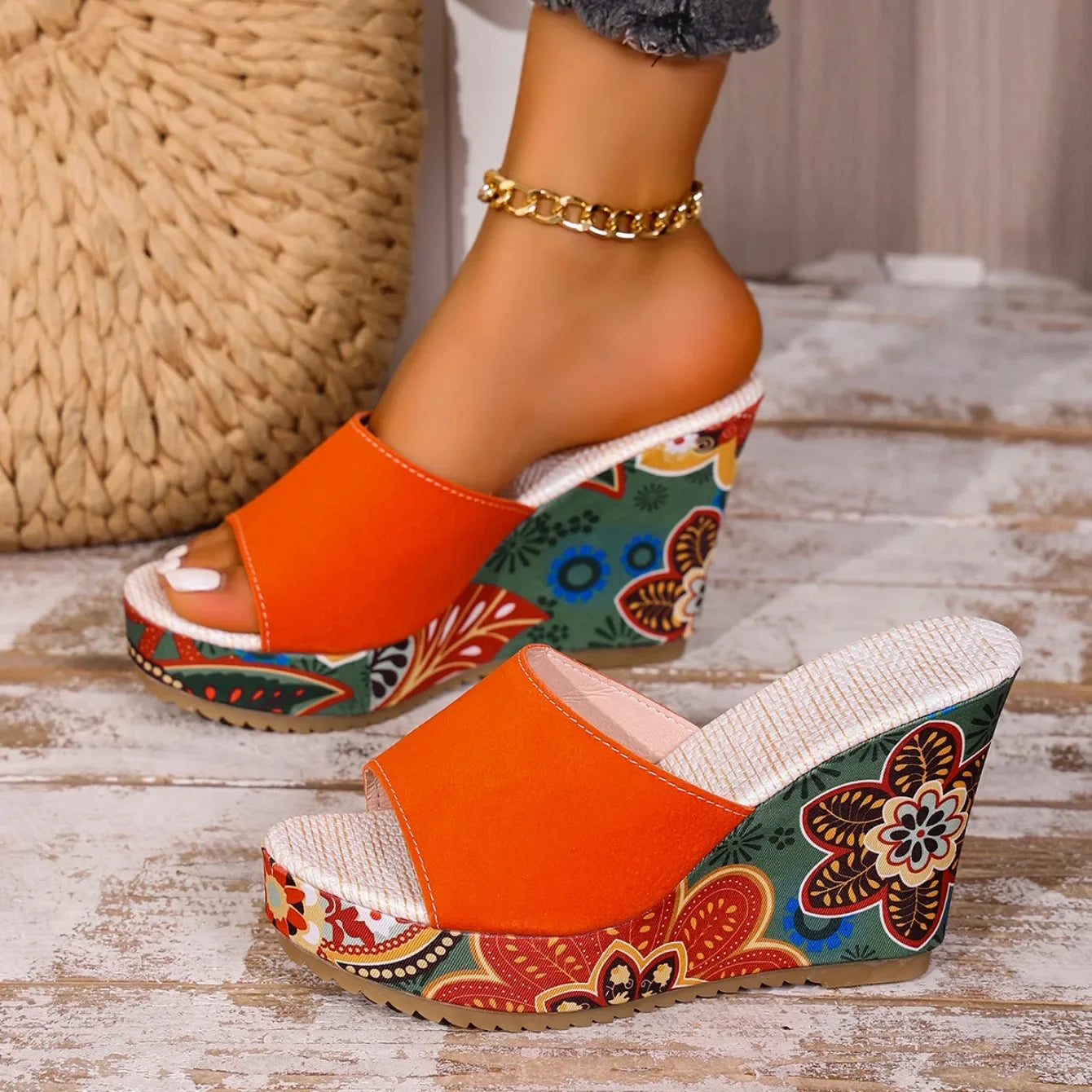 Momount kile-sandaler dame – ruskind med blomstret print, platform og slide i boho-stil