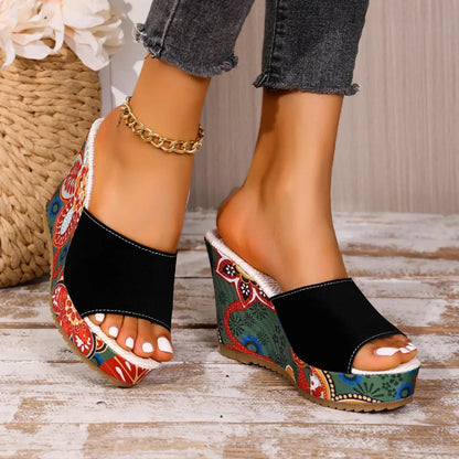 Momount kile-sandaler dame – ruskind med blomstret print, platform og slide i boho-stil