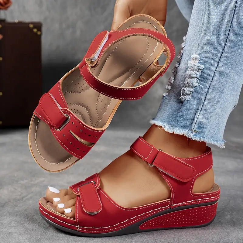 Damesandaler med velcro – Plateau-kile og polstret sål