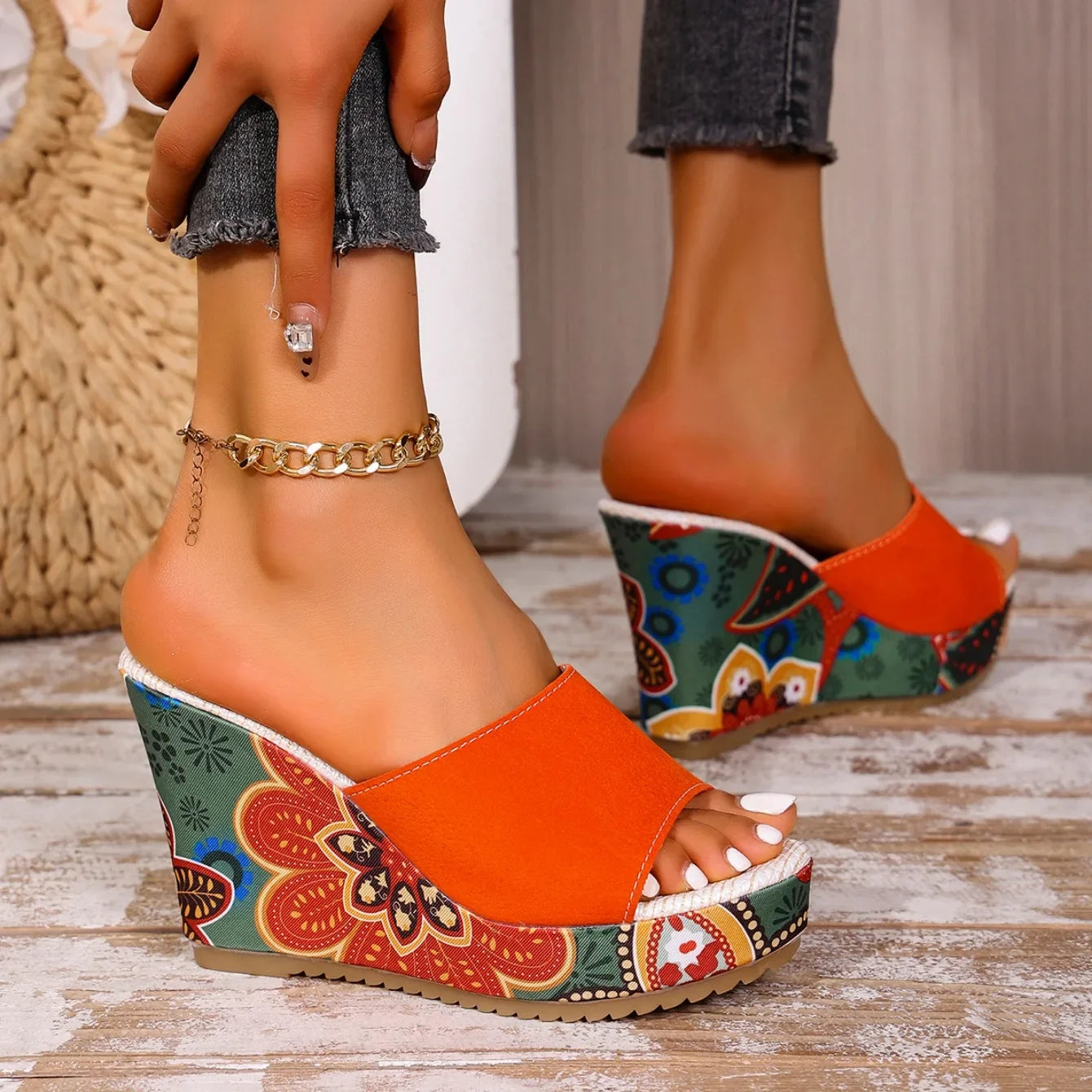 Momount kile-sandaler dame – ruskind med blomstret print, platform og slide i boho-stil