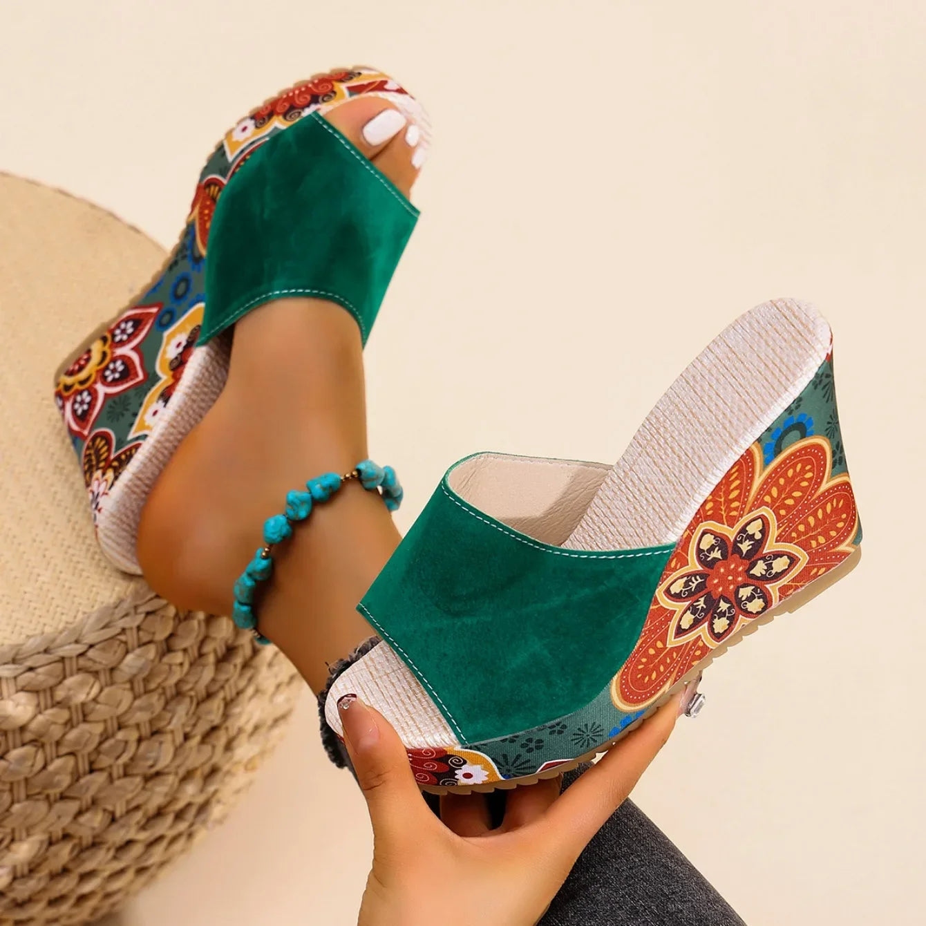 Momount kile-sandaler dame – ruskind med blomstret print, platform og slide i boho-stil