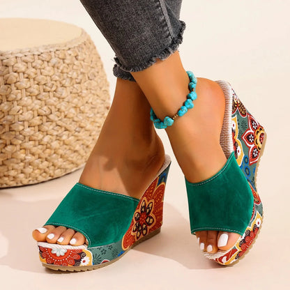 Momount kile-sandaler dame – ruskind med blomstret print, platform og slide i boho-stil
