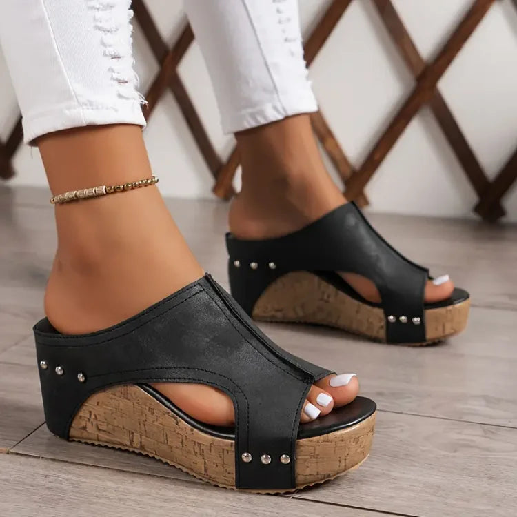 Momount platform kile-sandaler dame – sort kork med peep-toe, mule og nittedetaljer
