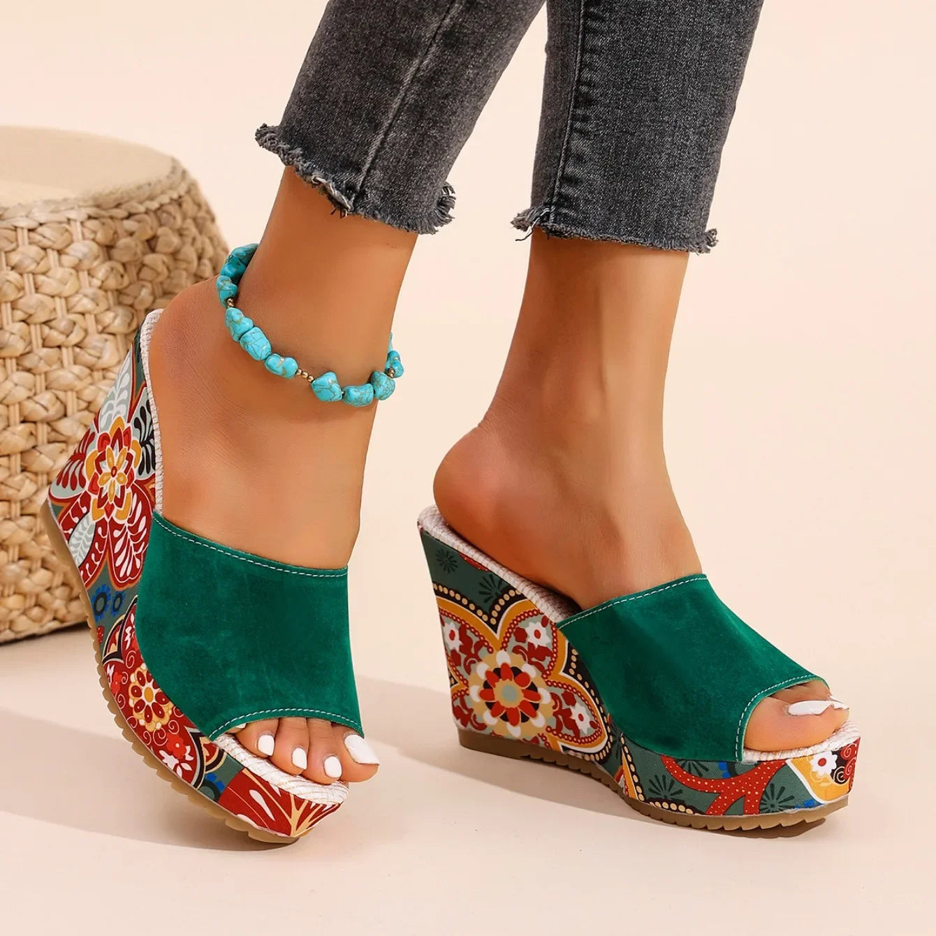Momount kile-sandaler dame – ruskind med blomstret print, platform og slide i boho-stil