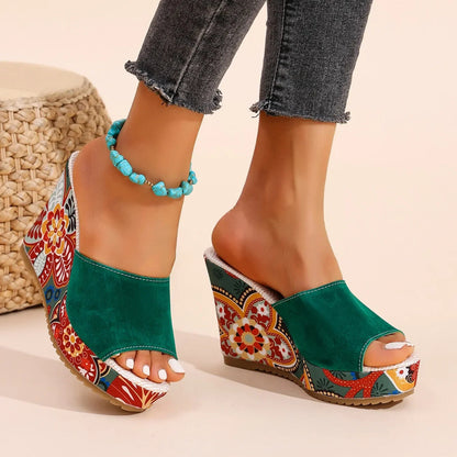 Momount kile-sandaler dame – ruskind med blomstret print, platform og slide i boho-stil
