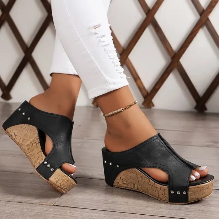 Momount platform kile-sandaler dame – sort kork med peep-toe, mule og nittedetaljer