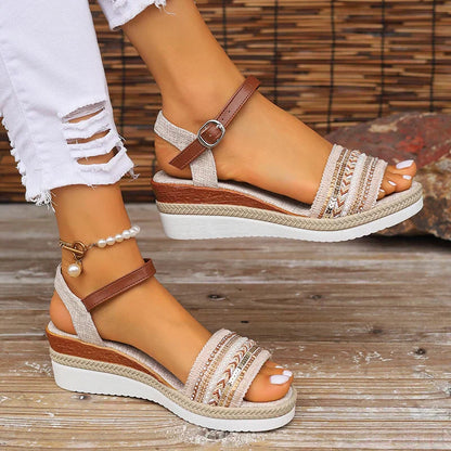 Damesandaler med kile – Flettet design og slingback til sommer