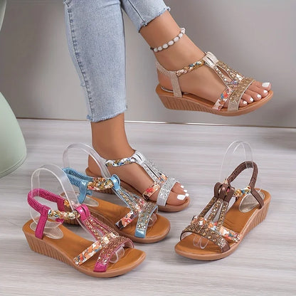 Momount kile-sandaler dame – fuchsia med blomster, rhinsten og flettede stropper i boho-stil