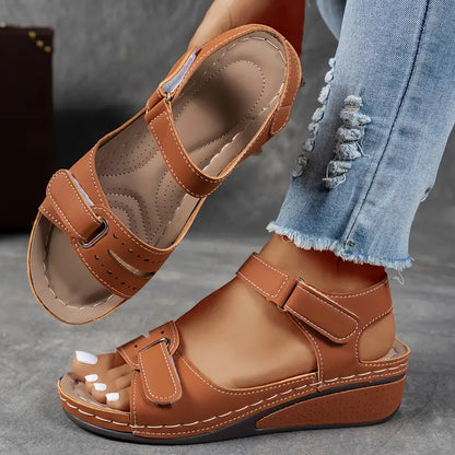 Damesandaler med velcro – Plateau-kile og polstret sål