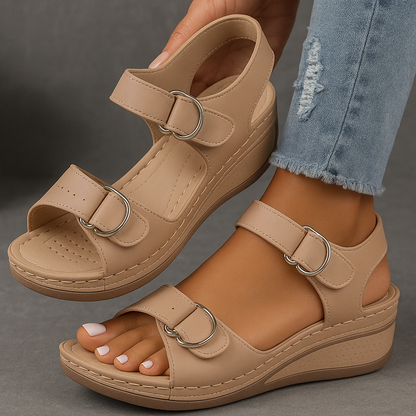 Damesandaler med velcro – Plateau-kile og polstret sål