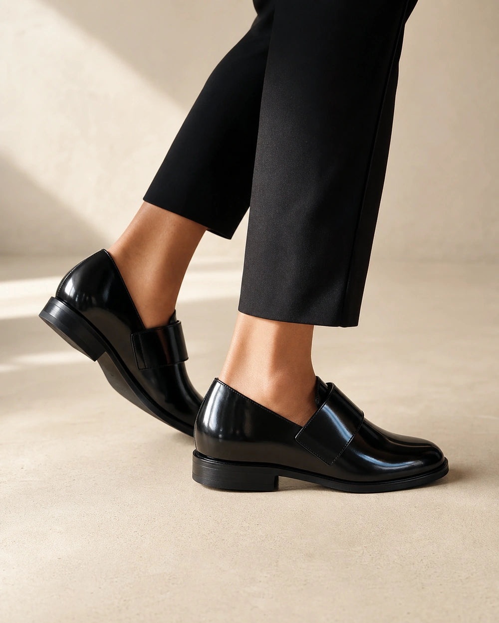Blank sorte loafers til kvinder med rem — Produktbillede 7
