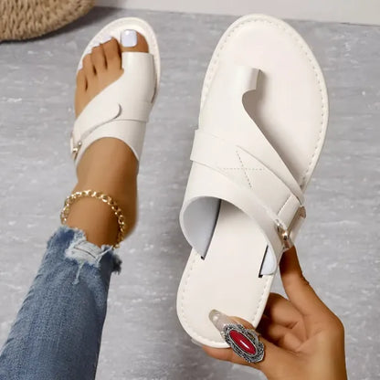 Momount flade sandaler dame – sort læder med tå-ring, spænde og slide-design