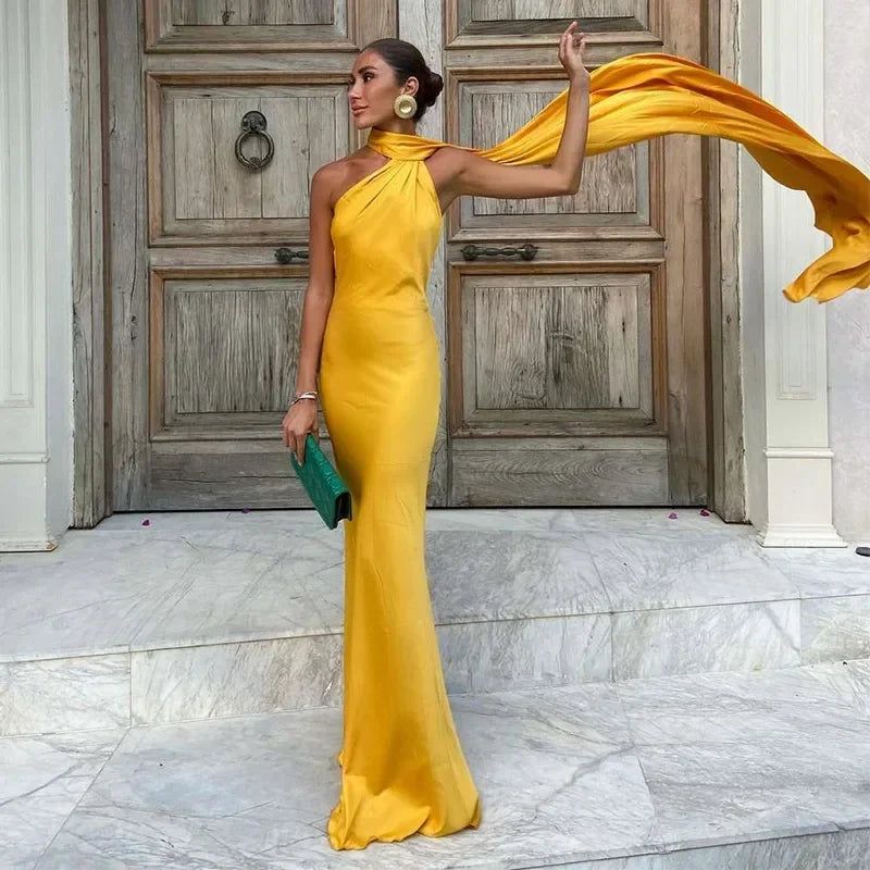 Ottavia | Maxikjole Drapéret Satin Enskuldret Caped Aften