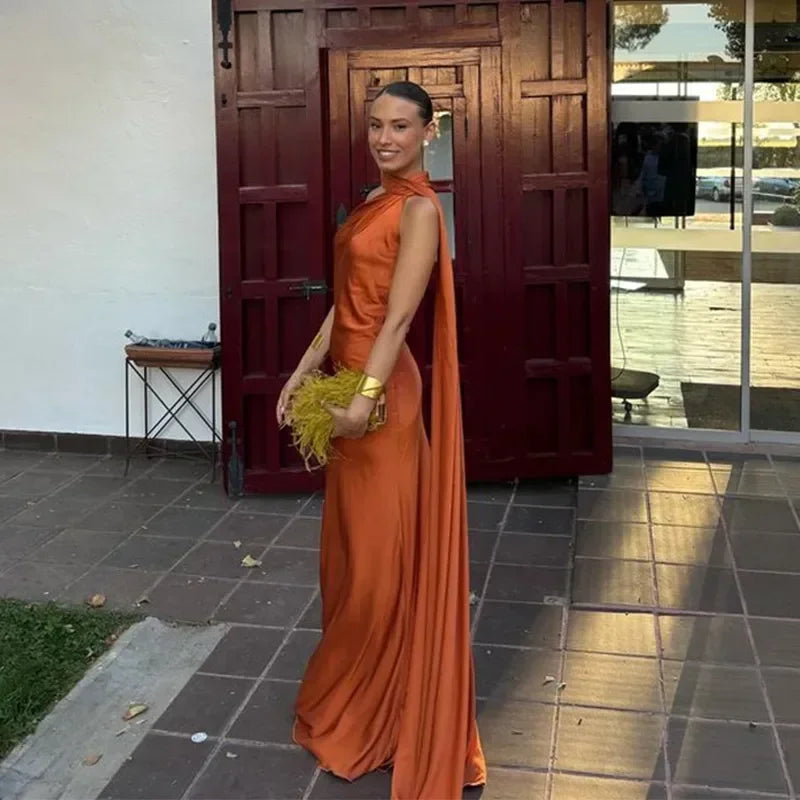 Ottavia | Maxikjole Drapéret Satin Enskuldret Caped Aften